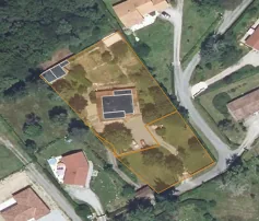 Vue satellite d'un terrain : la parcelle est détectée et la surface de pelouse mesurée automatiquement
